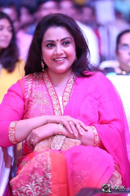 Meena-at-Mama-Manchu-Alludu-Kanchu-Movie-Audio-Launch